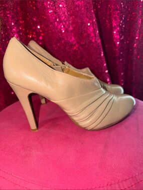 Women's Express Taupe Leather High-Heel Ankle Pumps